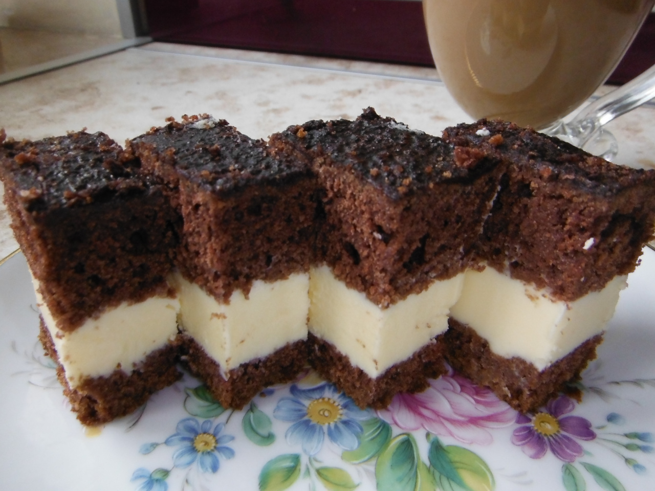 Ciasto czekoladowe z kremem z mleka zsiadłego. - przepis - Przepis Na Ciasto Czekoladowe W 5 Minut