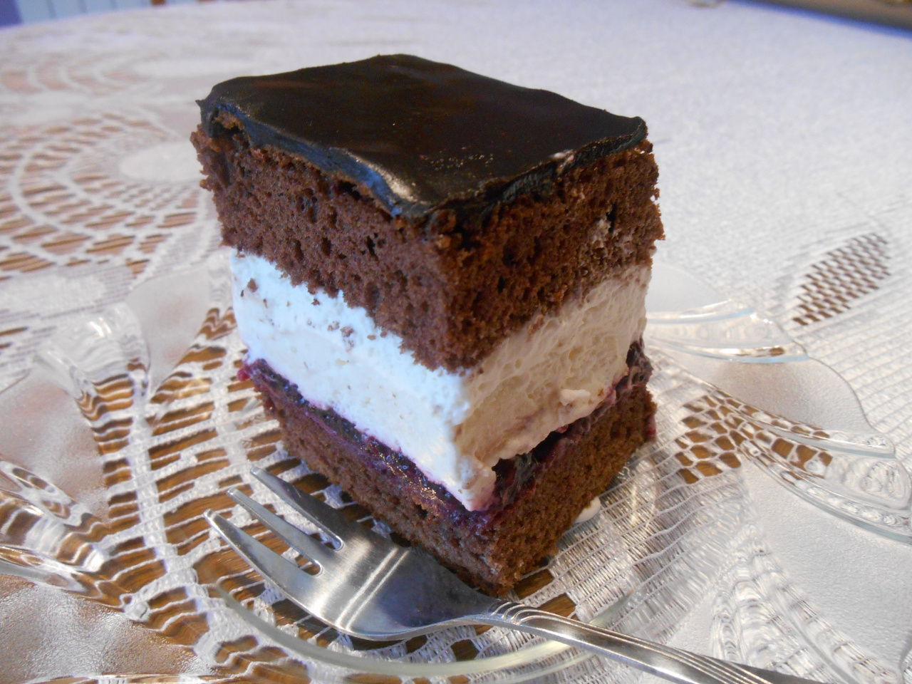 Ciasto czekoladowe z bitą śmietaną - przepis - PrzyslijPrzepis.pl - Przepis Na Ciasto Czekoladowe W 5 Minut