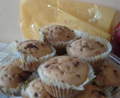 muffinki z mleczną czekoladą z orzechami