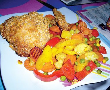 Kurczak w chrupiącej panierce z warzywami