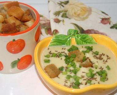 Kremowa zupa z pora z grzankami
