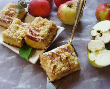 Drożdżowe ciasto z jabłkami