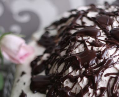 Tort bezowy z czekoladą