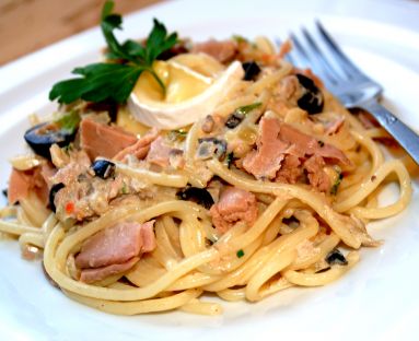 Spaghetti z tuńczykiem w sosie Camembert