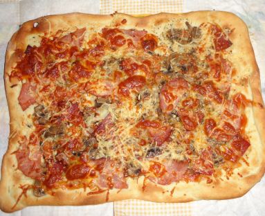 pizza na spodzie z kaszą manną