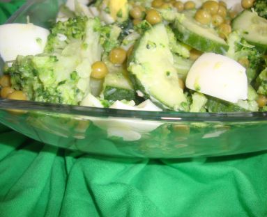 sałatka z zielonymi warzywami