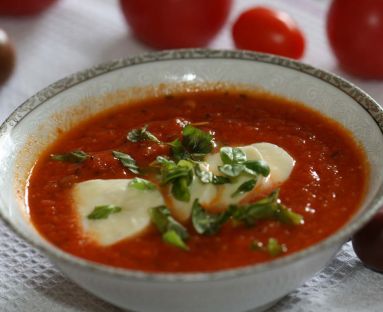 Zupa pomidorowa z mozzarellą