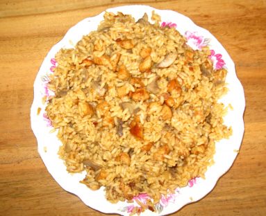 ryż z mięsem i pieczarkami