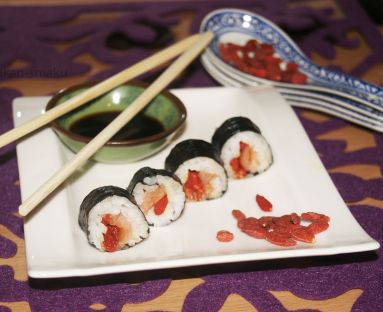 Sushi z jgodami goji