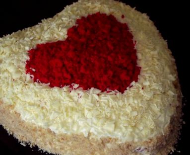 Tort w kształcie serca o smaku michałkowym