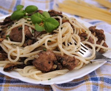 Spaghetti z wątróbką i pieczarkami