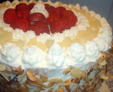 Tort śmietanowo-owocowy z mascarpone