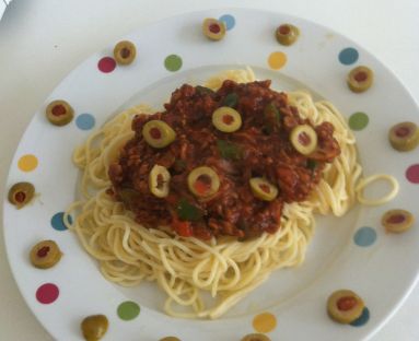 Spaghetti Bolognese z oliwkami