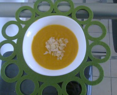 zupa-krem marchewkowo-dyniowa z migdałami