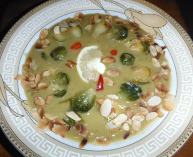  Pikantna zupa brukselkowa z curry.