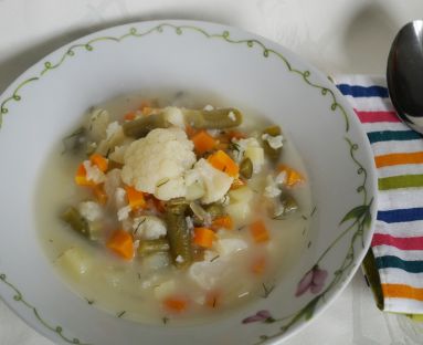 Zupa kalafiorowa z fasolką i koperkiem