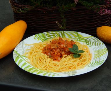 Spaghetti z warzywnym sosie 