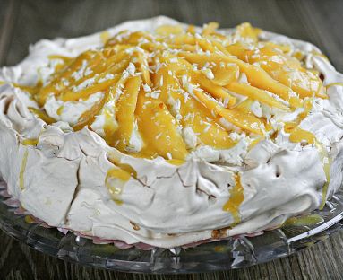 Tort Pavlova z mango