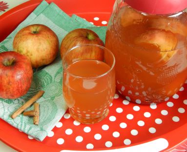 Woda z jabłkiem i cynamonem 