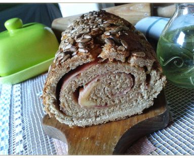 Wyrolowany pszenno-żytni chleb