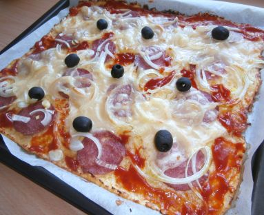 Pizza na spodzie z kalafiora