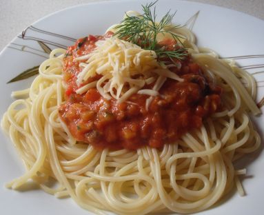 spagetti z warzywnym sosem