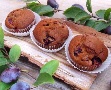Cynamonowo-imbirowe muffinki ze śliwkami