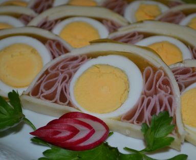 Rolada z sera,jajka  i szynki w galarecie