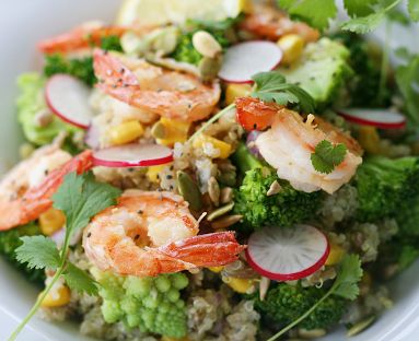 Superfoods – sałatka z komosą ryżową, brokułem i krewetkami