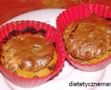 Dietetyczne muffinki orzechowo-brzoskwiniowe