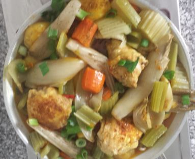 Udka z kurczaka z warzywami po azjatyzku