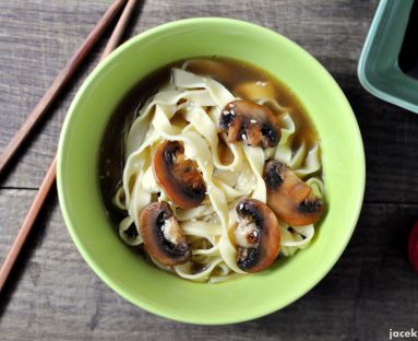 Zupa grzybowa w azjatyckim stylu