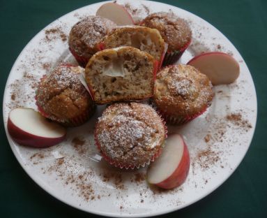 Muffiny z jabłkem ,orzechami i cynamonem