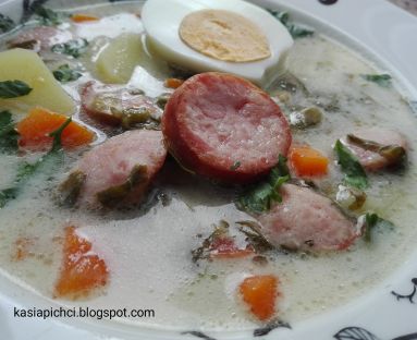 Zupa szczawiowa z kiełbasą ziemniakami i jajkiem