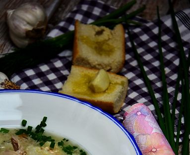 Zupa kalafiorowa z ryżem na skrzydełkach indyczych