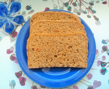 Chleb pszenny z tuńczykiem i marchewką