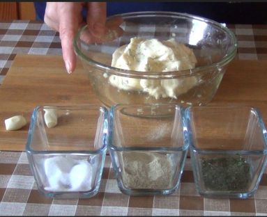 Jak zrobić masło czosnkowe