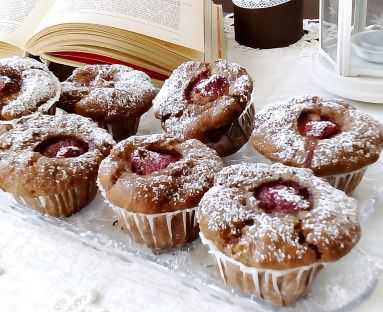 Muffinki czekoladowe z truskawkami