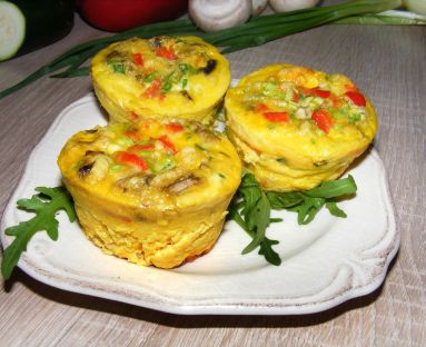 Babeczki ( muffiny) jajeczne z serem, szynka i warzywami