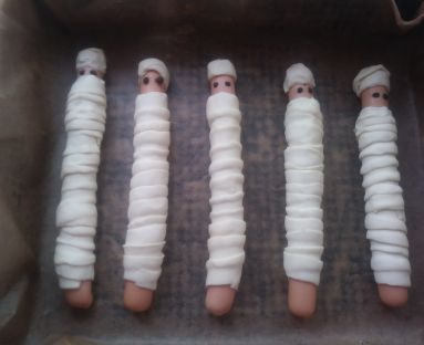 Parówkowe mumie z domowym ketchupem