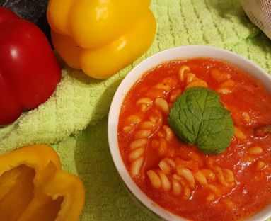 Rozgrzewająca zupa paprykowo - pomidorowa