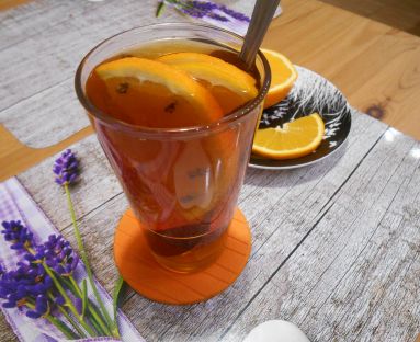 Herbata z pomarańczą i korzennymi przyprawami