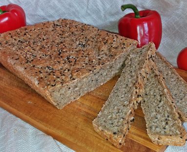 Chleb mieszany łyżką pszenno-żytni z ziarnami