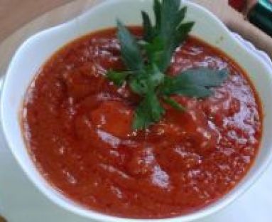 Pomidorowy sosik z boczkiem wędzonym