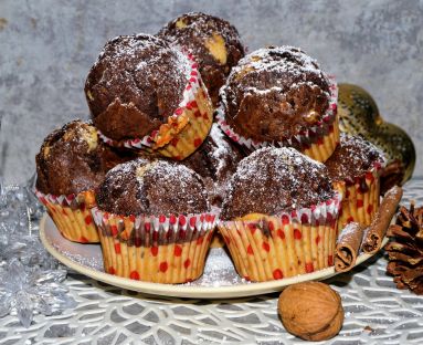 Muffinki dwukolorowe z orzechami włoskimi