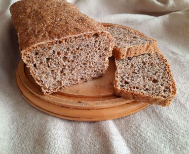 Chleb razowy z makiem