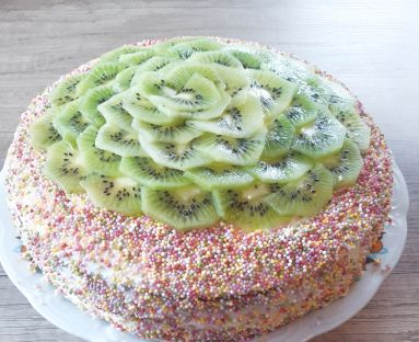 Kolorowy tort waniliowy