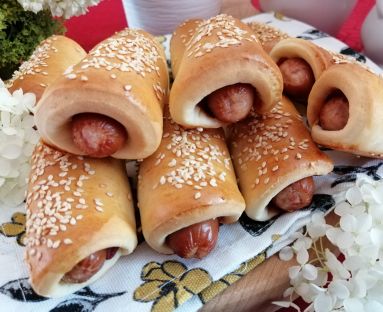 Mini hot - dogi osypane sezamem
