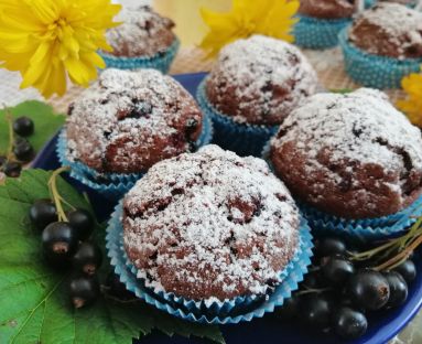 Muffinki kawowo - kakaowe z czarną porzeczką
