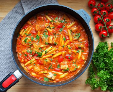 Pomidorowe curry z mintajem i fasolką szparagową